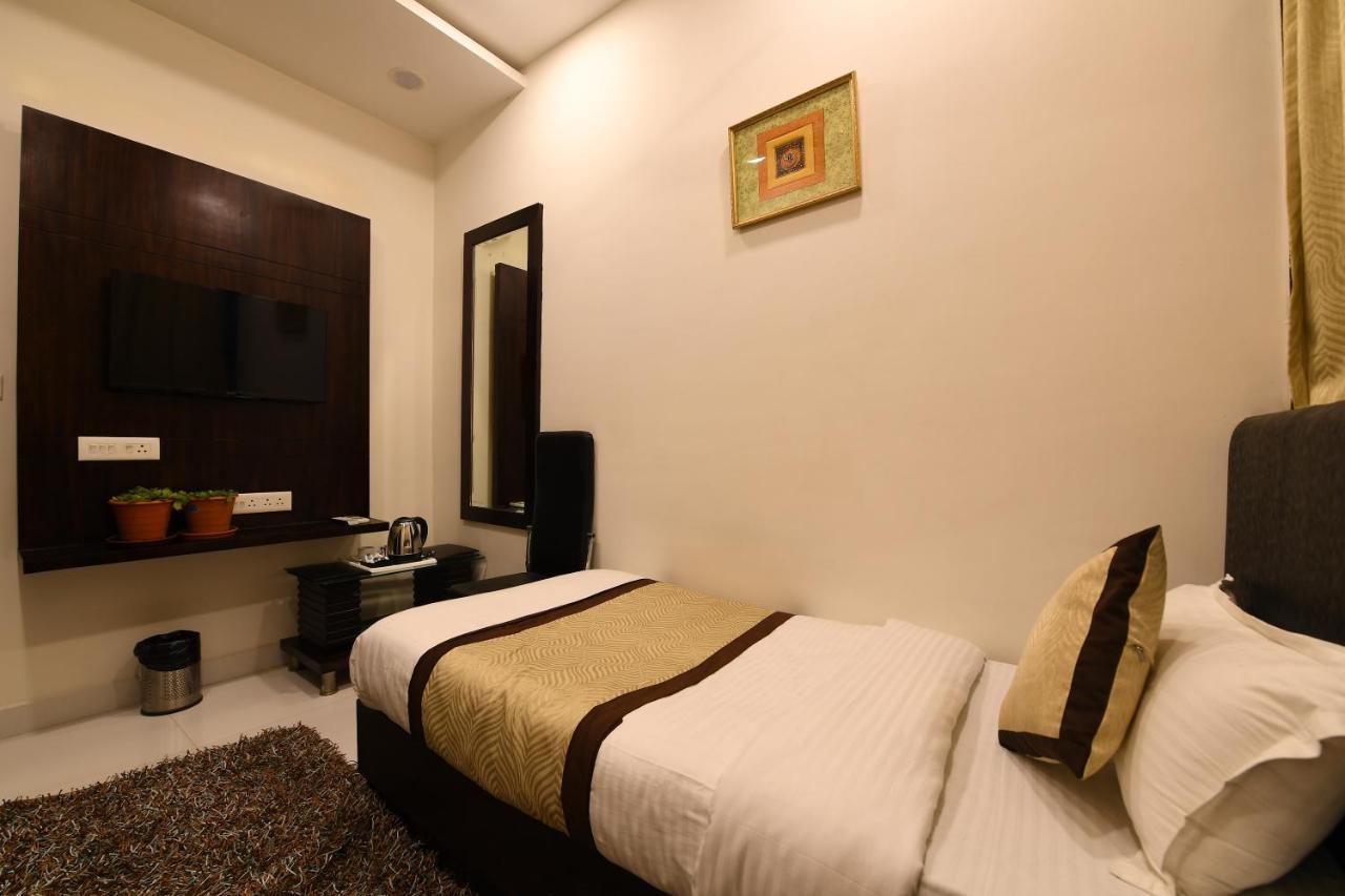 Madhav Muskan Residency Mathura Exterior photo